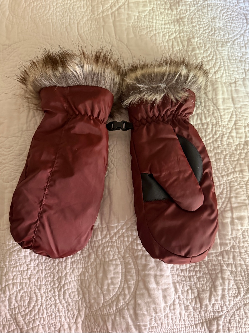 Ladies Eddie Bauer Size L Faux-Fur Trim Winter Mittens - Burgundy